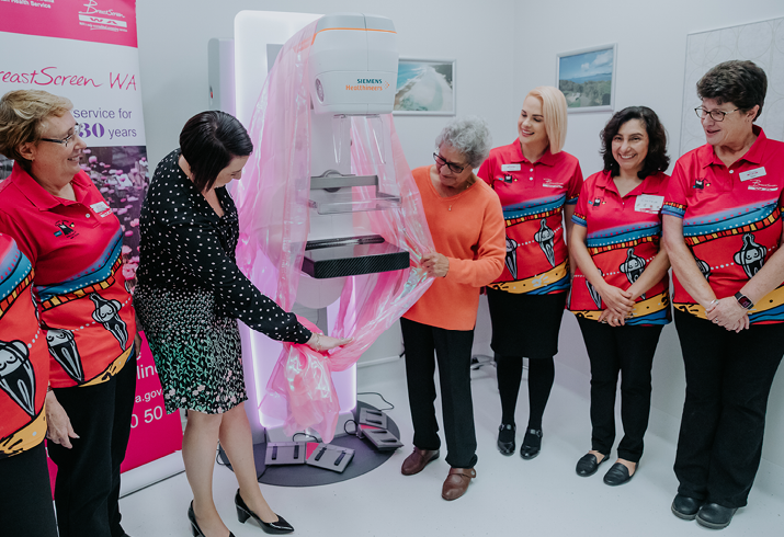Staff unveiling new x-ray machine at Albany clinic launch